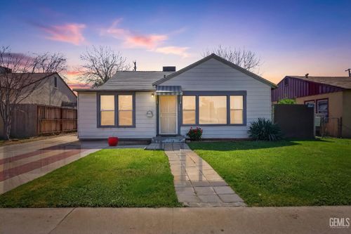 2901 California Ave, Bakersfield, CA, 93304-1004 | Card Image