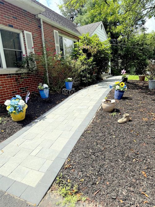 8 Windmill Ln, New City, NY, 10956-6105 | Card Image