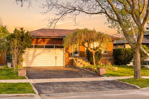 893 Hollowtree Cres, Mississauga, ON, L4Y2V3 | Card Image