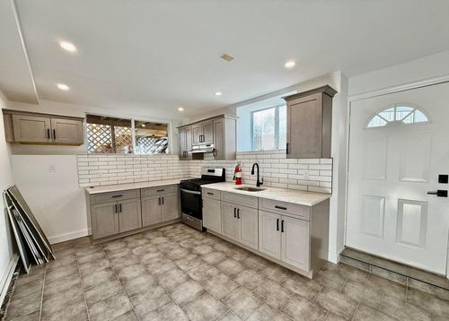 343 Stewart Ave, Staten Island, NY, 10314-1935 | Card Image