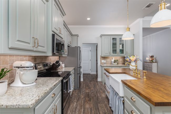 1033 Tex Ln, House other with 4 bedrooms, 2 bathrooms and null parking in Springtown TX | Image 9