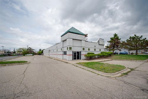 4359 Highland Road, Waterford Charter Township, MI, 48328 | Card Image
