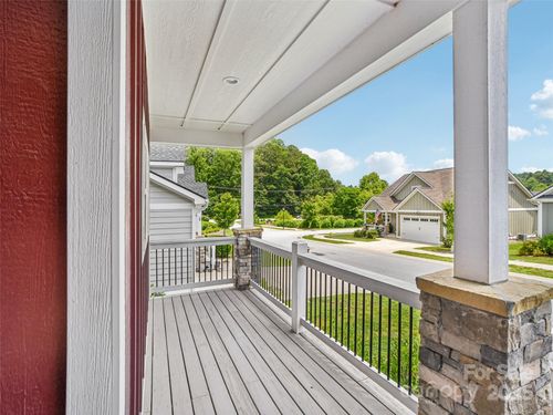 64 Leyland Cir, Hendersonville, NC, 28792-0432 | Card Image