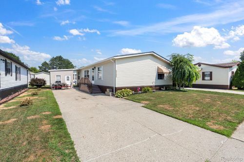 49280 Wildwood Ct, Shelby Township, MI, 48315-3371 | Card Image