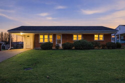 196 W Erskine Dr, Danville, KY, 40422-2211 | Card Image