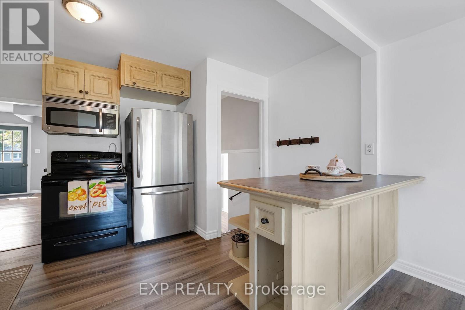 Residential in Innisfil (Stroud) 5