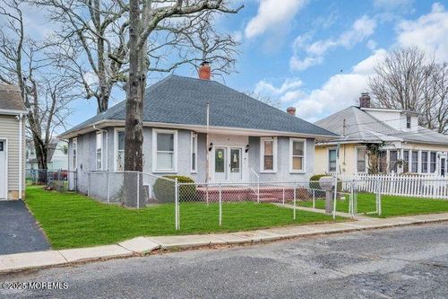 9 Maplewood Ave, Keansburg, NJ, 07734-1111 | Card Image