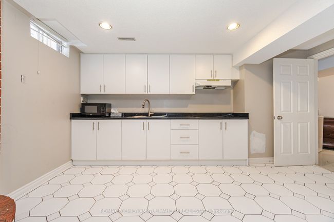 166 Killian Rd, House other with 5 bedrooms, 4 bathrooms and 2 parking in Maple ON | Image 40