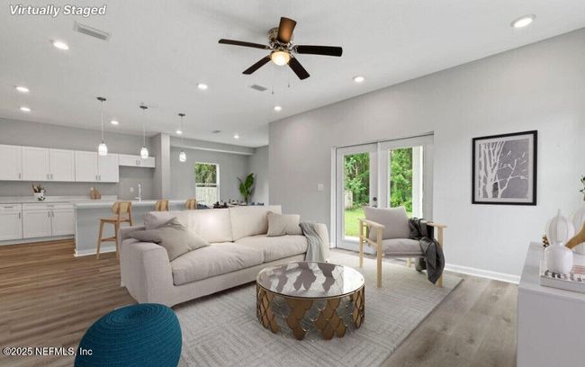 998 Floyd St, House other with 4 bedrooms, 3 bathrooms and null parking in FLEMING ISLAND FL | Image 4