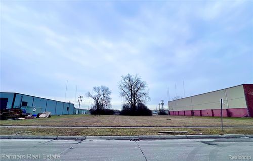 32660 Industrial Rd, Garden City, MI, 48135-1523 | Card Image