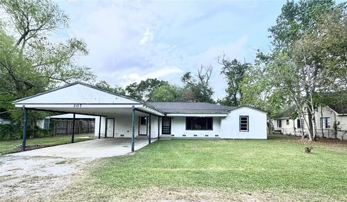 307 E Walnut Avenue, Winnie, TX, 77665 | Card Image