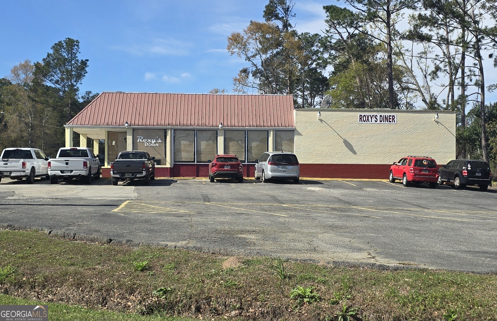 448 S State St, Lyons, GA 30436