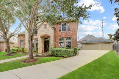 222 TERRACE CREEK OFFERS A SPACIOUS DRIVEWAY LEADING TO A DETACHED THREE-CAR GARAGE. | Image 2