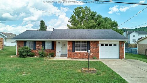 125 Woodland Frst, Winfield, WV, 25213-9606 | Card Image