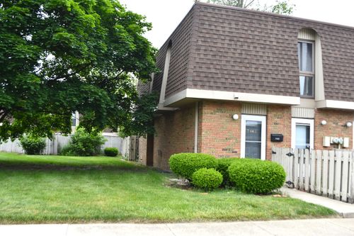 7443 Country Brook Dr, Indianapolis, IN, 46260-3429 | Card Image