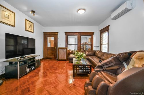 87 111th St, Richmond Hill, NY, 11418-2314 | Card Image