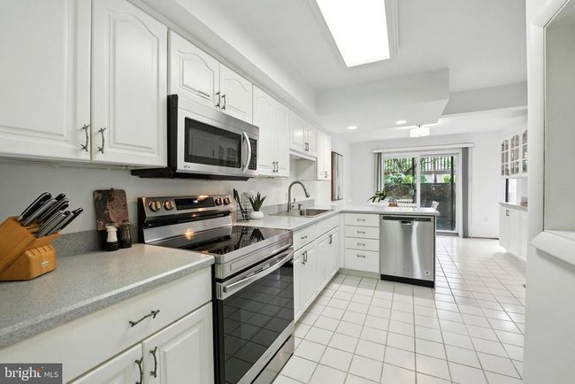 2151 Cabots Point Ln, Townhouse with 4 bedrooms, 3 bathrooms and null parking in RESTON VA | Image 20