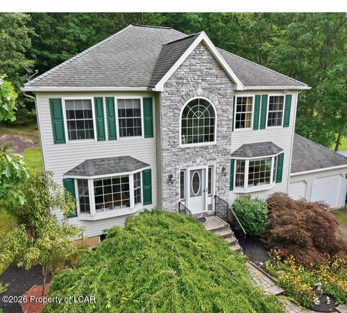 125 Lakeview Dr, Mountain Top, PA, 18707-9212 | Card Image