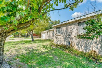 1318 W Water Street, House other with 3 bedrooms, 2 bathrooms and null parking in Weatherford TX | Image 3