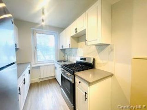 6b-69 Harney Rd, Scarsdale, NY, 10583-4826 | Card Image
