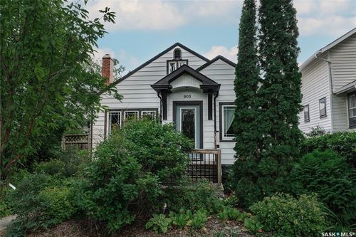 903 10th St E, Saskatoon, SK, S7H0H6 | Card Image
