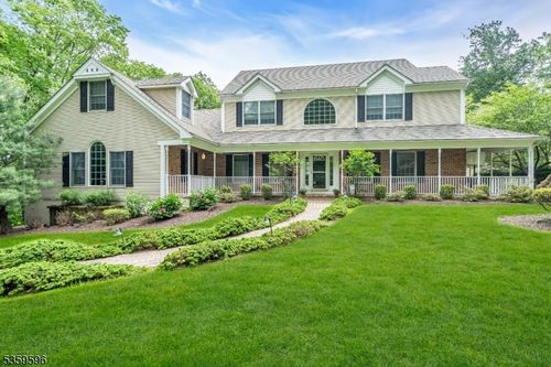 15 White Oak Dr, Asbury, NJ, 08802-1155 | Card Image
