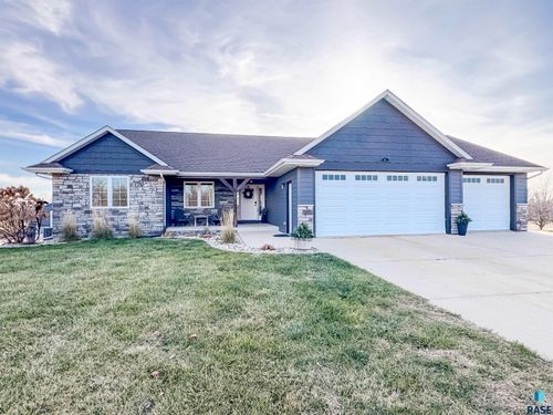25785 Frederick Cir, Renner, SD, 57055-6552 | Card Image