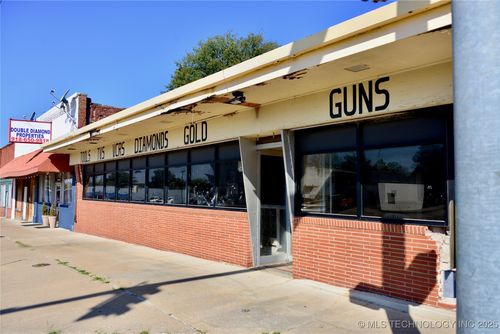 602 W Main St, Henryetta, OK, 74437-4246 | Card Image