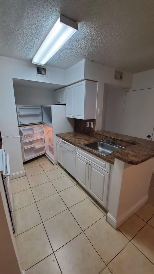 APT-209 - 15231 Sw 80 Th St, Condo with 2 bedrooms, 2 bathrooms and null parking in Miami FL | Image 6