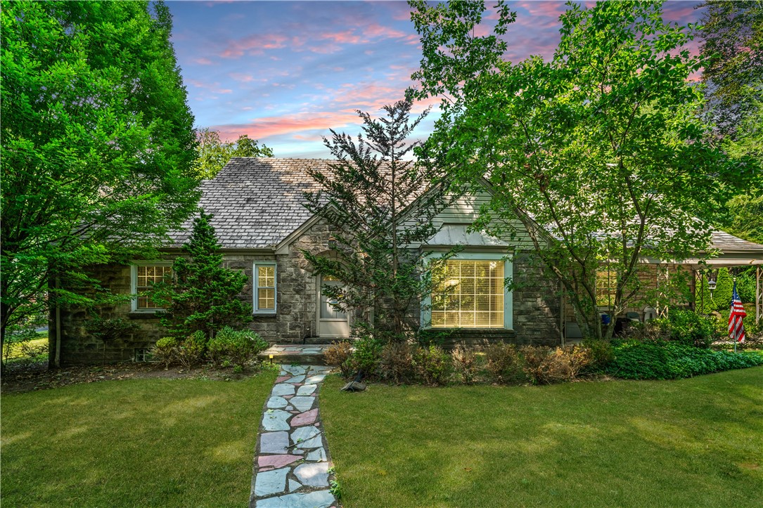 Hulton Rd, Oakmont, PA 15139