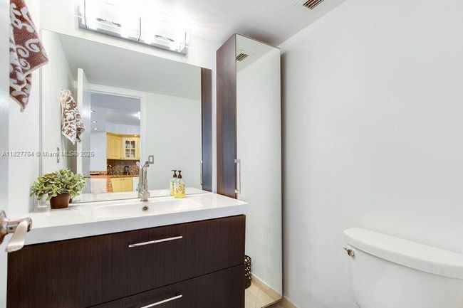 APT-605 - 2655 Collins Ave, Condo with 2 bedrooms, 2 bathrooms and null parking in Miami Beach FL | Image 4