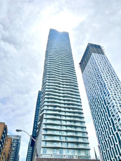 3902-82 Dalhousie St, Toronto, ON, M5B0C5 | Card Image