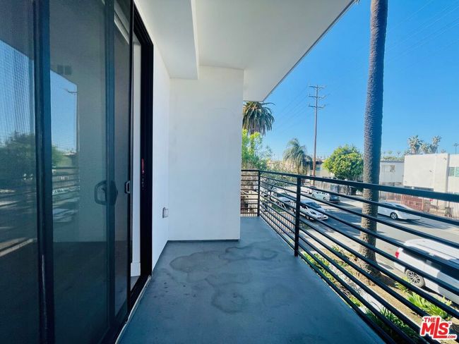 APT-201 - 14612 Calvert St, Condo with 2 bedrooms, 2 bathrooms and 2 parking in Van Nuys CA | Image 6
