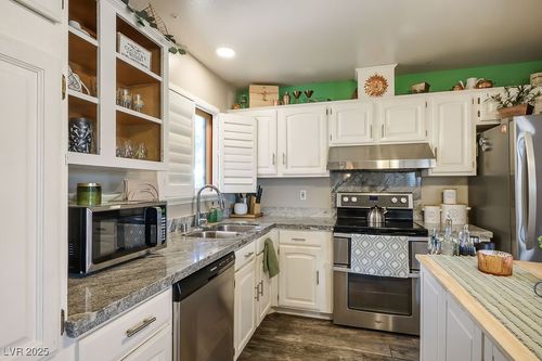 4012 Sorrento Way, Las Vegas, NV, 89121-6117 | Card Image