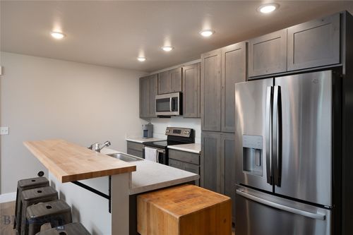 302 Vujo Ln, Ennis, MT, 59729-7703 | Card Image