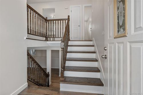 17 Wedgewood Dr, Goshen, NY, 10924-2538 | Card Image