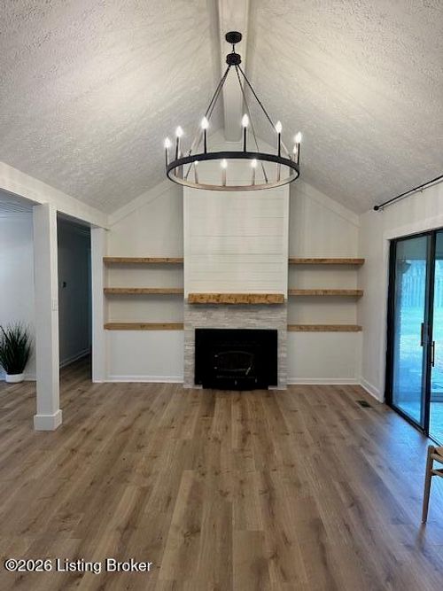 120 Valley Dr, Shelbyville, KY, 40065-9726 | Card Image