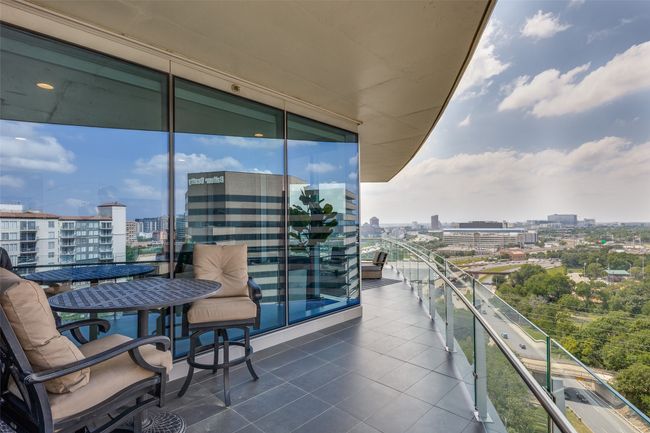 Balcony with a view of city | Image 28