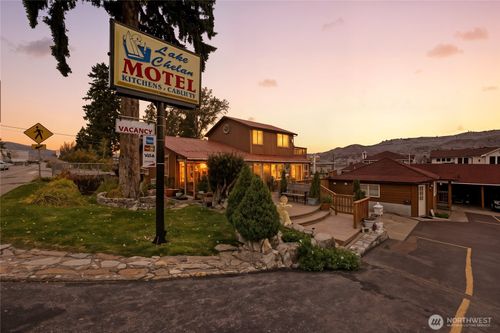 2044 W Woodin Ave, Chelan, WA, 98816-9308 | Card Image