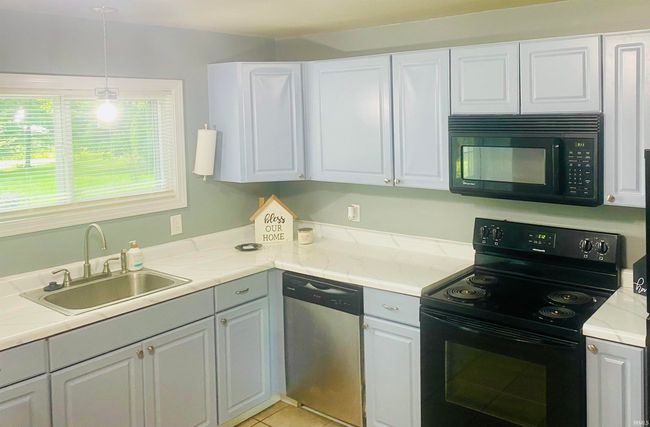 611 Russell Rd, Home with 3 bedrooms, 1 bathrooms and 4 parking in Chandler IN | Image 8