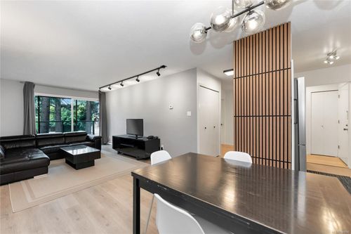 212-2022 Foul Bay Rd, Victoria, BC, V8R5A9 | Card Image