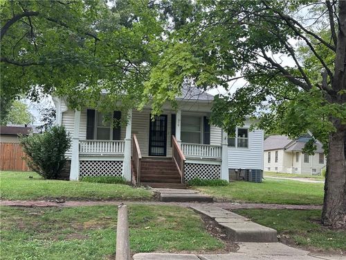 210 E Shawnee St, Paola, KS, 66071-1959 | Card Image