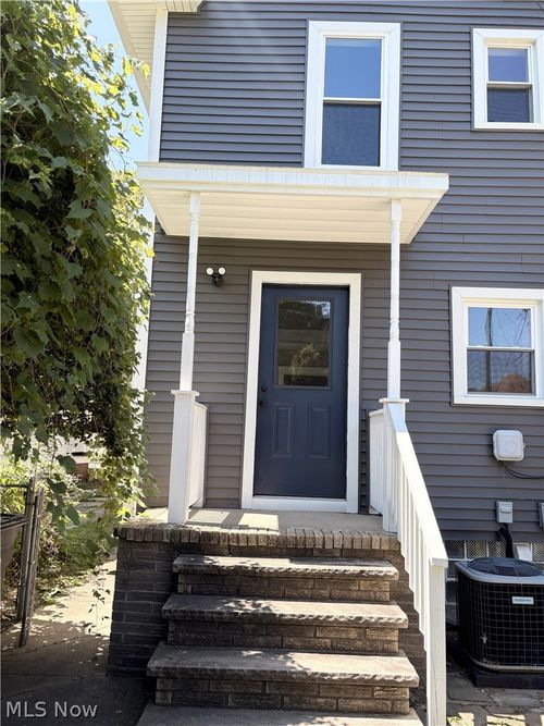 2049 West Blvd, Cleveland, OH, 44102-3640 | Card Image