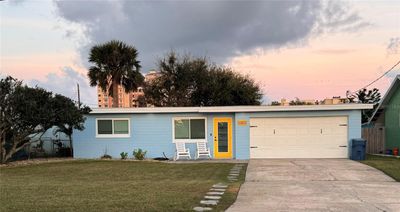 3257 S Peninsula Drive, House other with 3 bedrooms, 2 bathrooms and null parking in Daytona Beach FL | Image 1