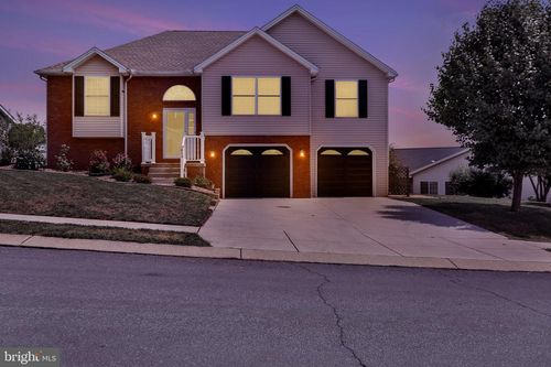 415 Clover St, Etters, PA, 17319-8830 | Card Image