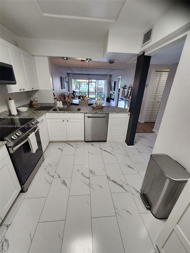 APT-103D - 3930 Inverrary Blvd, Condo with 2 bedrooms, 2 bathrooms and null parking in Lauderhill FL | Image 5