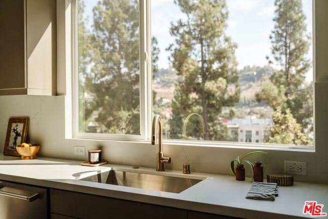 3851 Riley Ln, House other with 2 bedrooms, 3 bathrooms and 2 parking in Los Angeles CA | Image 6