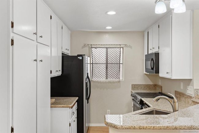 UNIT-127 - 7127 Camino Degrazia, Condo with 2 bedrooms, 2 bathrooms and 3 parking in San Diego CA | Image 6