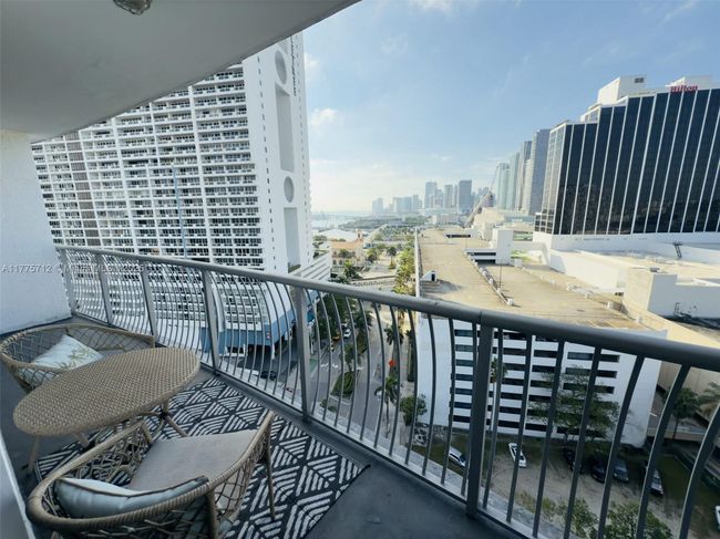 APT-1612 - 1750 N Bayshore Dr, Condo with 1 bedrooms, 1 bathrooms and null parking in Miami FL | Image 4