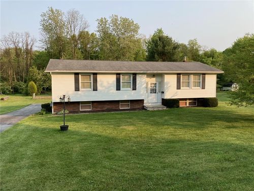 325 Owen Dr, Johnstown, PA, 15904-3513 | Card Image